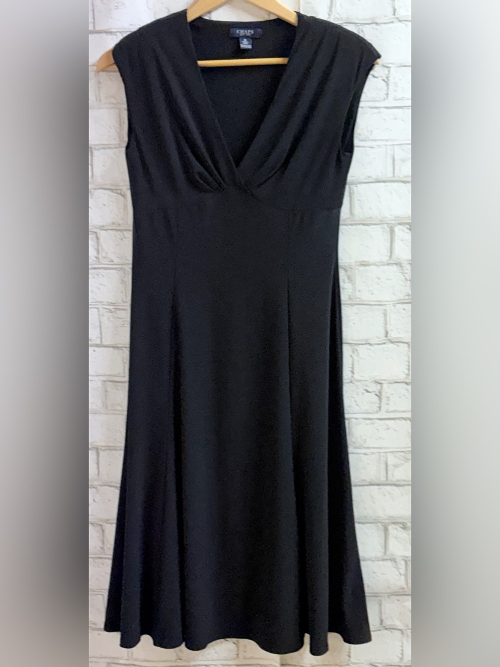 Chaps V-neck Midi Dress Gathered Busy & Fitted Waist